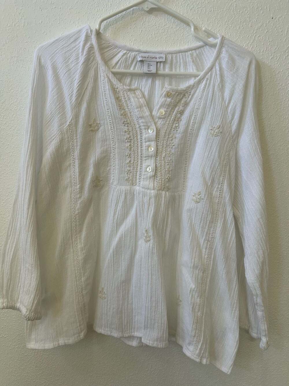 House of Harlow 1960 Women's White Crinkled Gauze Embroidered Peasant Blouse